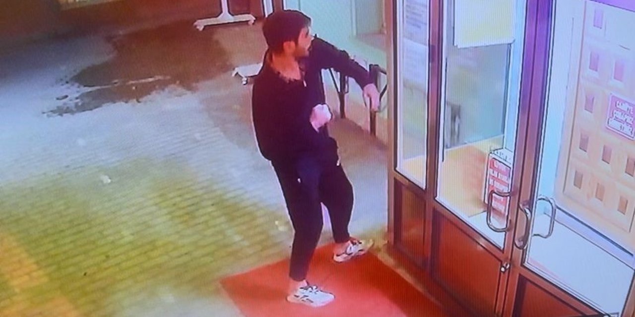 Eskişehir'de cami kapısını yumruklayan zanlı tutuklandı