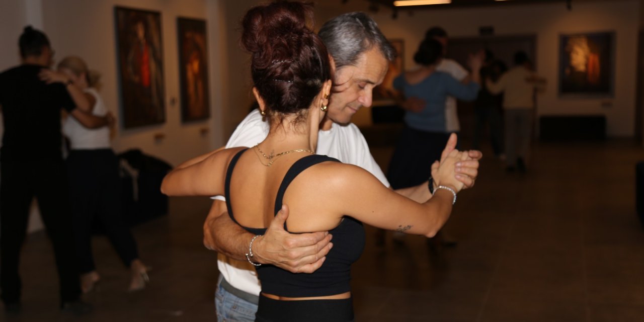 Eskişehir'de tango etkinliği renkli anlara sahne oldu