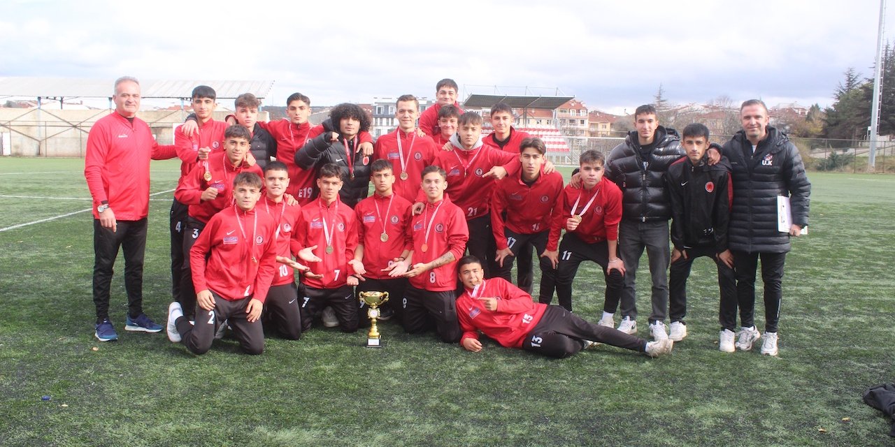 Futbolun efendisi Spor Lisesi!