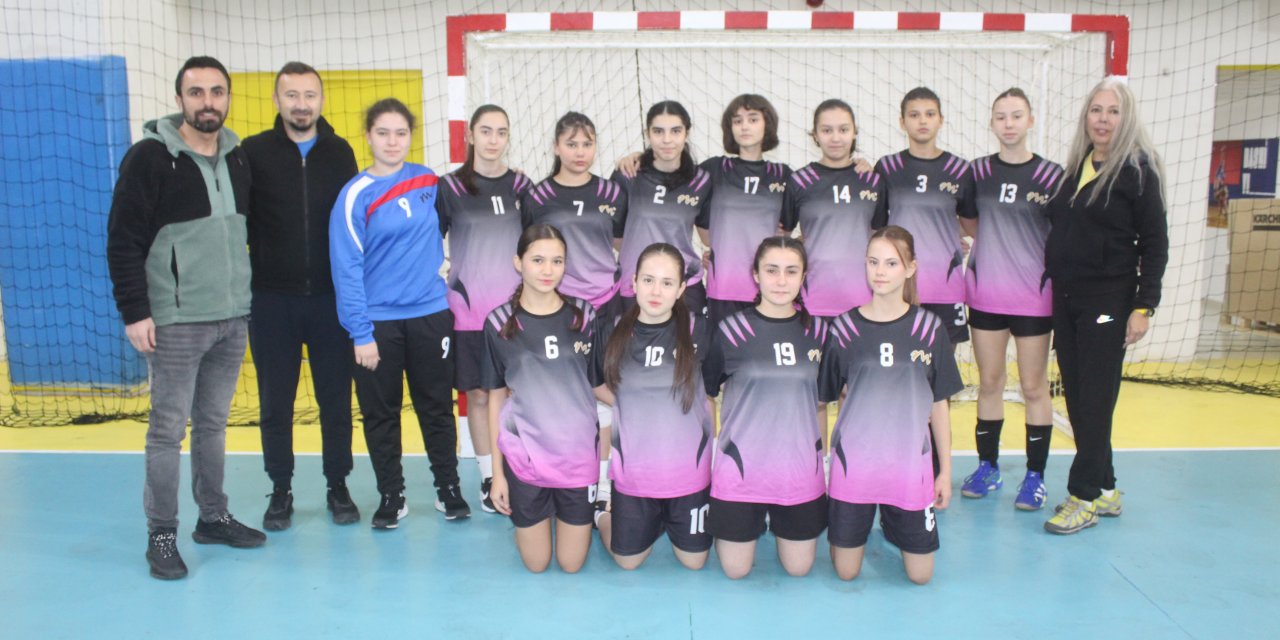 Yıldız hentbolcular sahneye çıktı