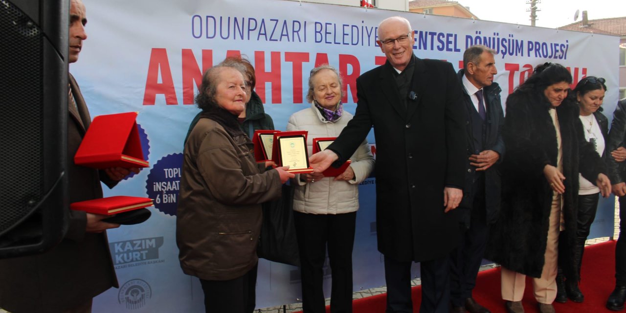 Eskişehir'de 39 daire sahiplerine teslim edildi