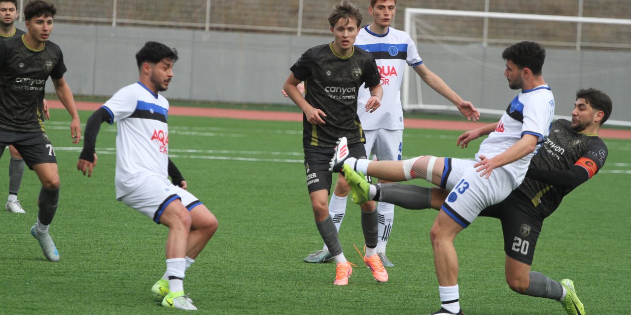 Süper’de ilk yarı tamamlanıyor