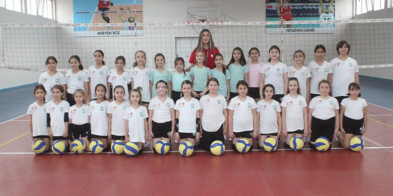 Voleybolun yeni sultanları DSİ’de yetişiyor!