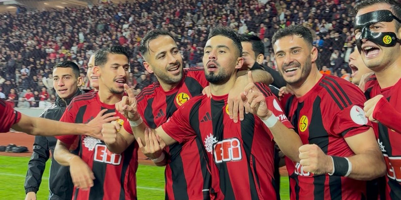 Es-Es Kaf-Kaf'ı üçledi