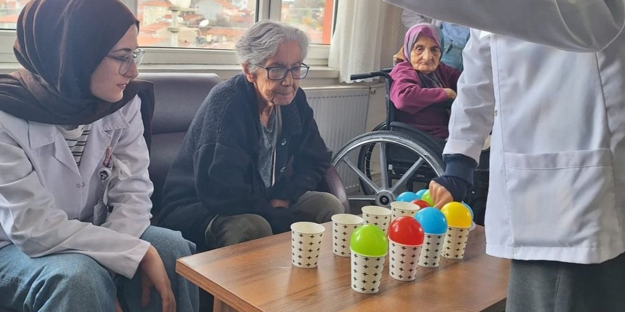 ESOGÜ öğrencilerinden huzurevi sakinlerine etkinlik