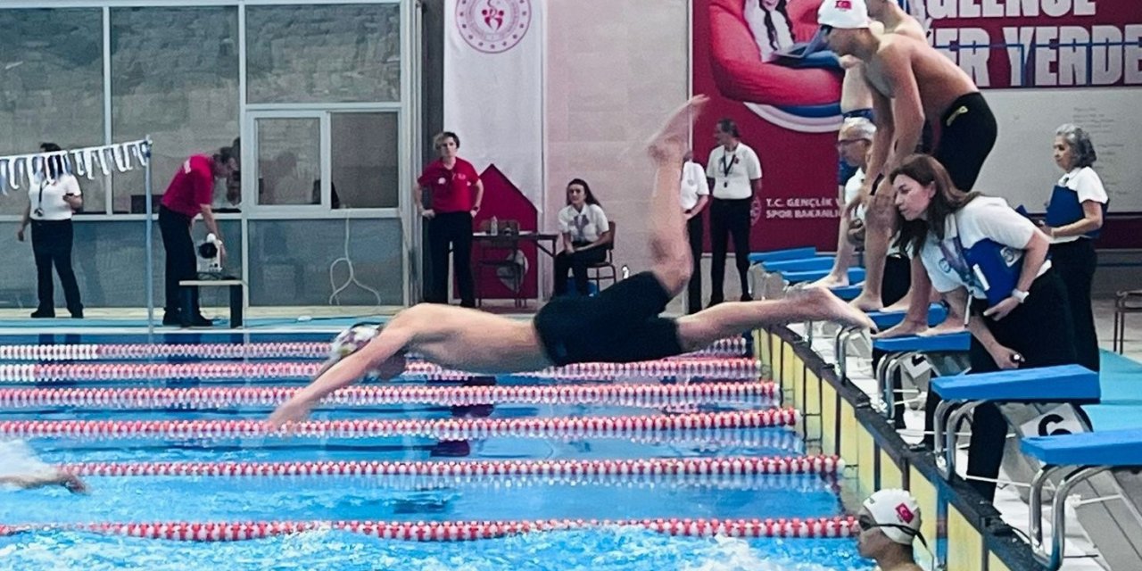 Gençler İl Birinciliği Yüzme müsabakalarında kıyasıya rekabet