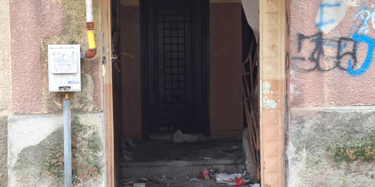 Eskişehir'de terkedilmiş bina tehlike saçıyor