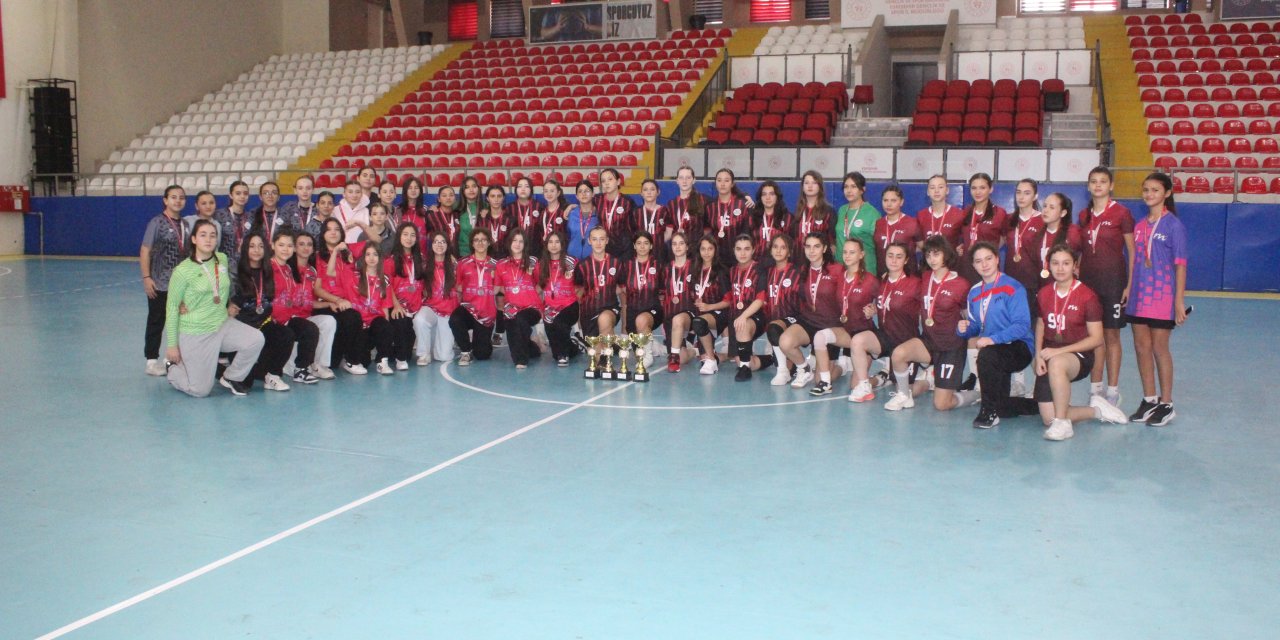 Hentbolun yıldızları parladı