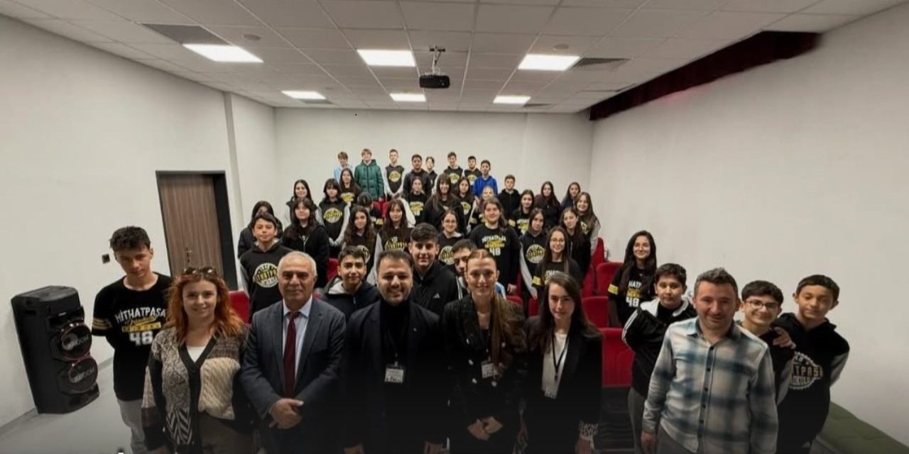 Emirdağ Mithatpaşa Ortaokulunda bilim dolu bir gün yaşandı