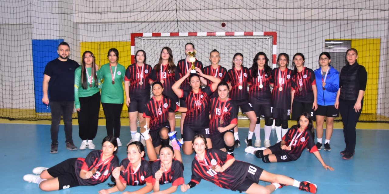 Okul Sporları Hentbol Yıldız Kızlar müsabakaları tamamlandı