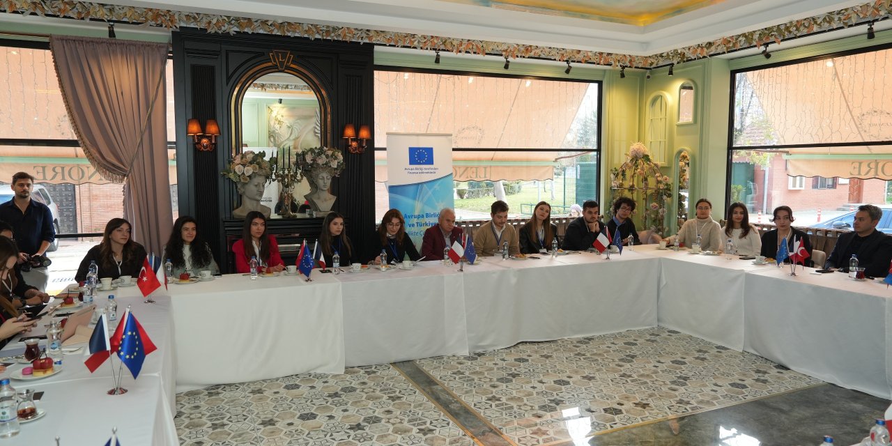 Avrupa ülkelerinin büyükelçileri Eskişehirli gençlerle buluştu