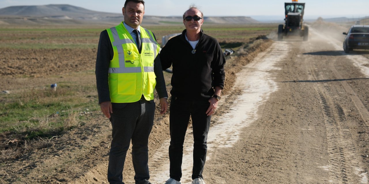 Sivrihisar'da tarla yolları yenileniyor