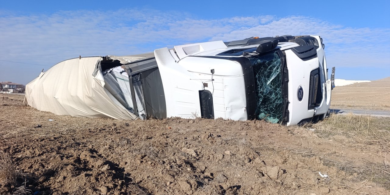 Afyon'da tır devrildi: 1 yaralı