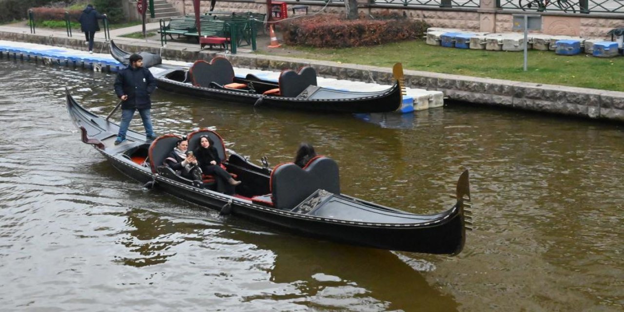 Eskişehir'de dondurucu soğuklar gondol keyfine engel olamadı