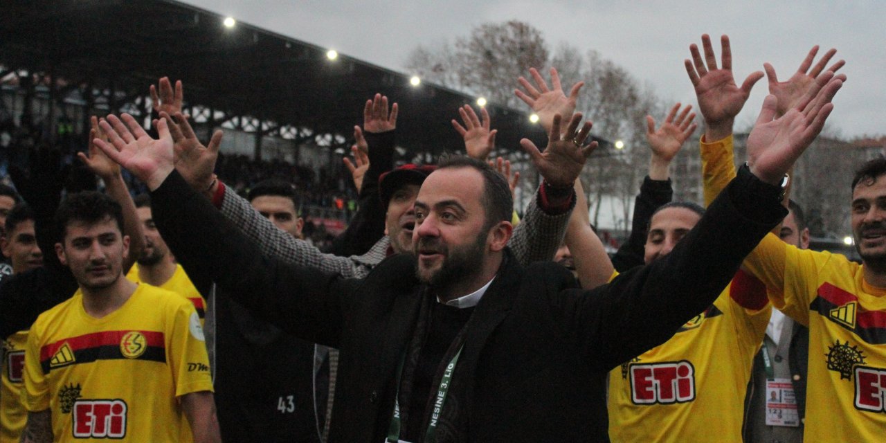 Başkan üçlü çektirdi