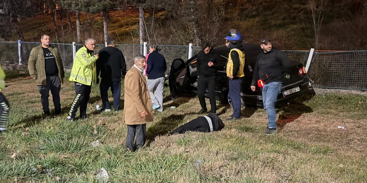 Kontrolden çıkan araç su kanalının korkuluklarına girdi