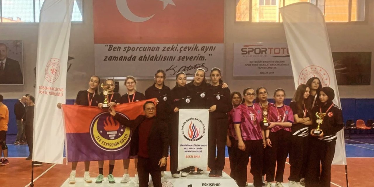 Eskişehir'de liseli raketler kapıştı