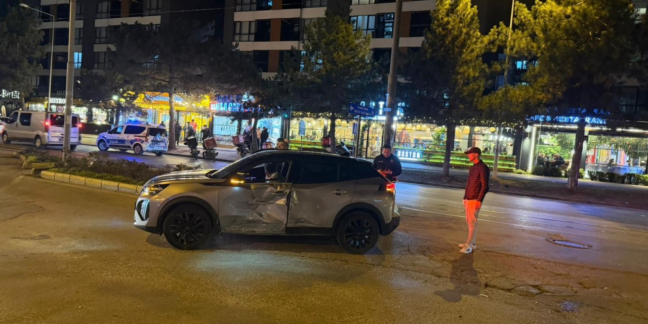 Eskişehir’de motosiklet bir araca çarptı: 1 yaralı