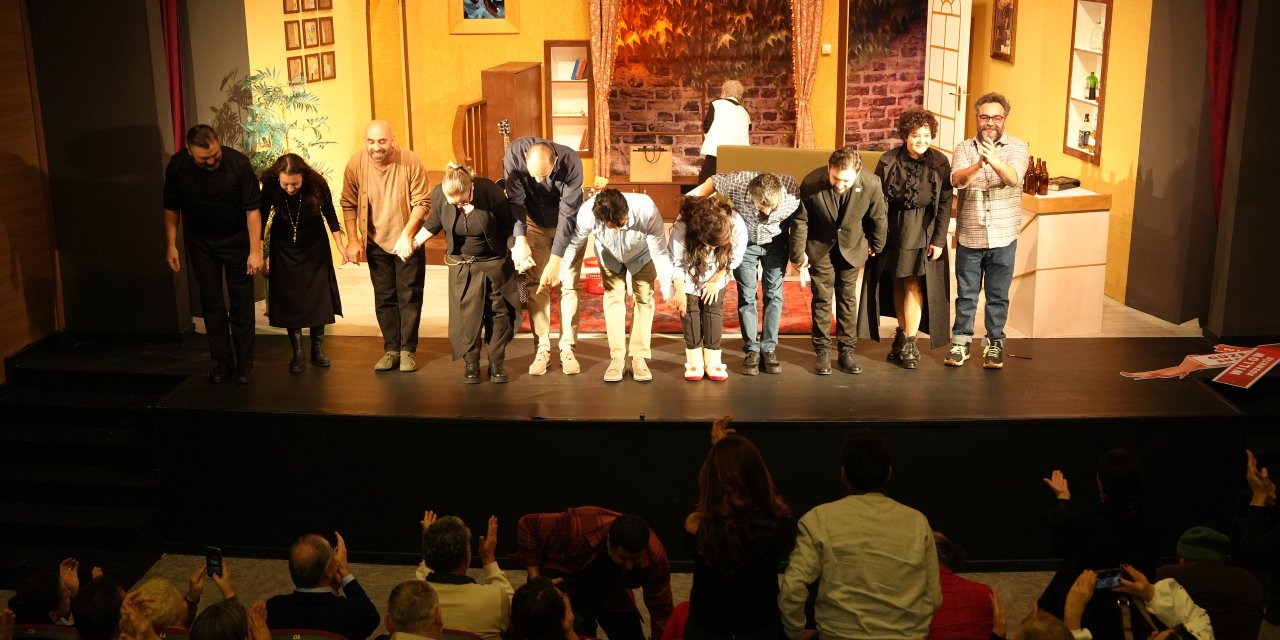 “Aşk Listesi ” oyununun ilk gösterimini gerçekleşti