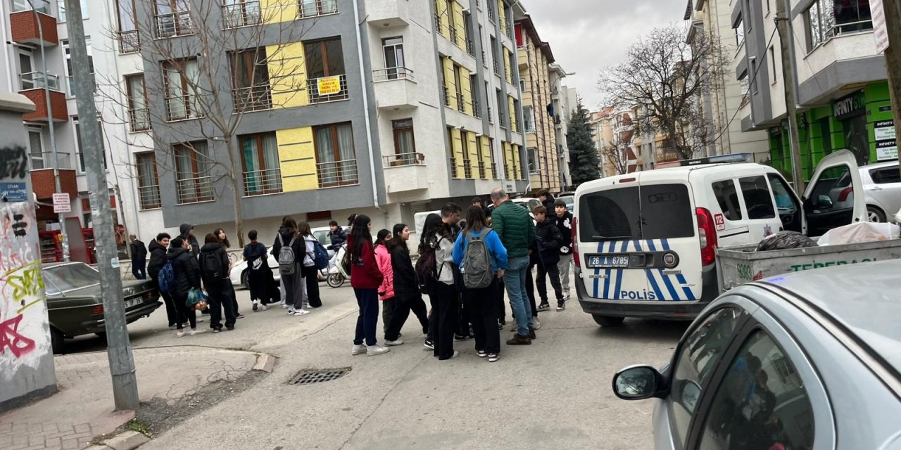 Eskişehir'de okul çıkışı bıçaklı saldırı: 1 çocuk yaralı