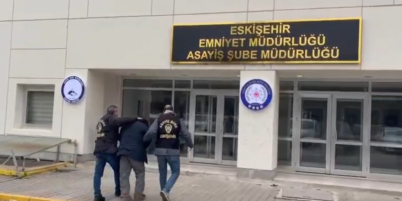 Oto teyp hırsızı yakalandı