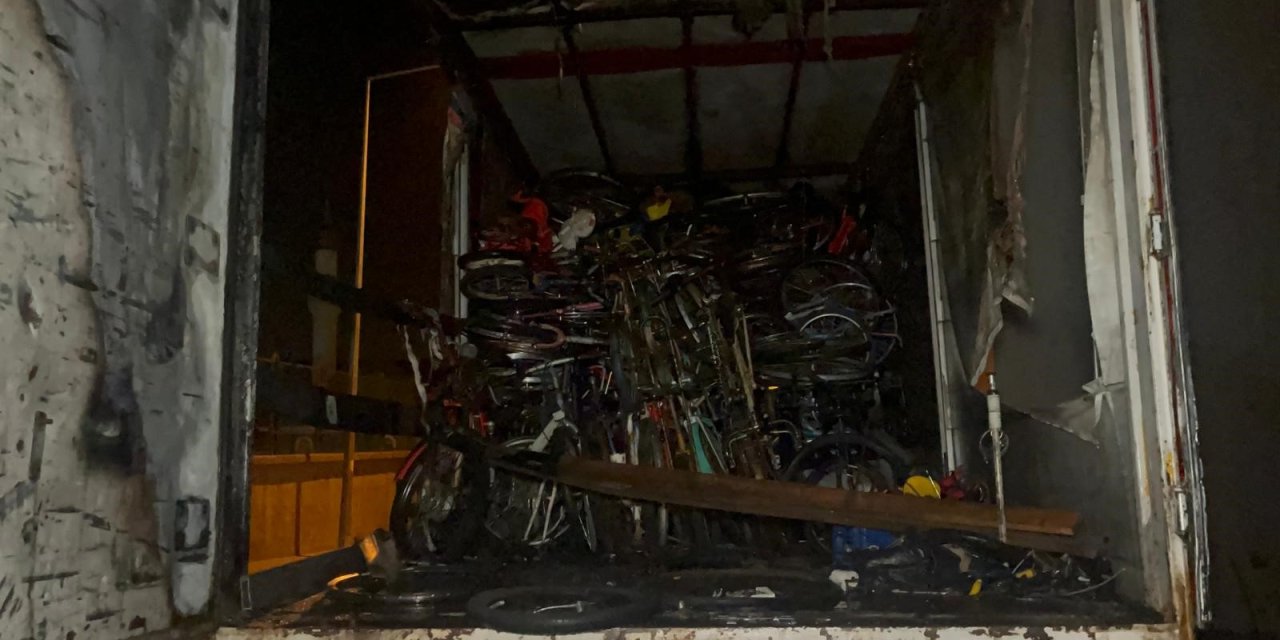 Eskişehir’de bisiklet yüklü kamyon yandı!