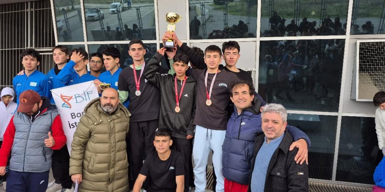 24 yılda 745 kupa kazandı