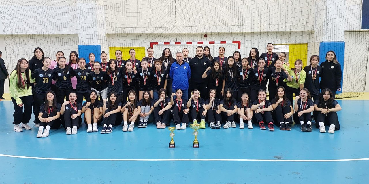 Kupalarını aldılar