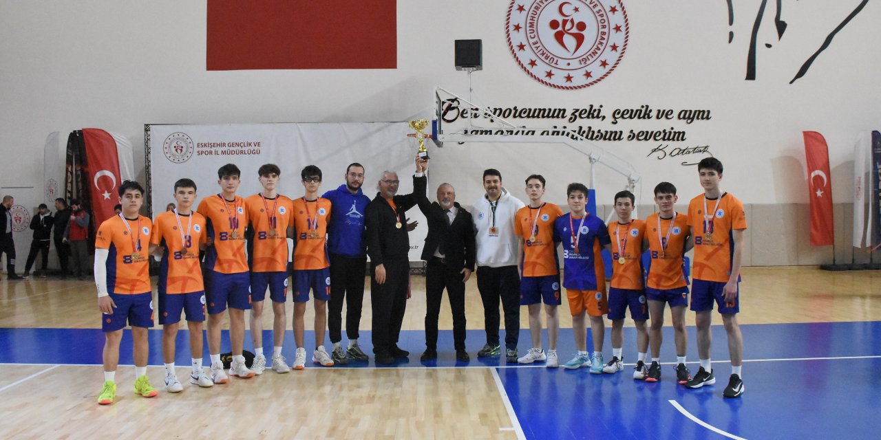 OSB MTAL’in voleybolda hayali büyük