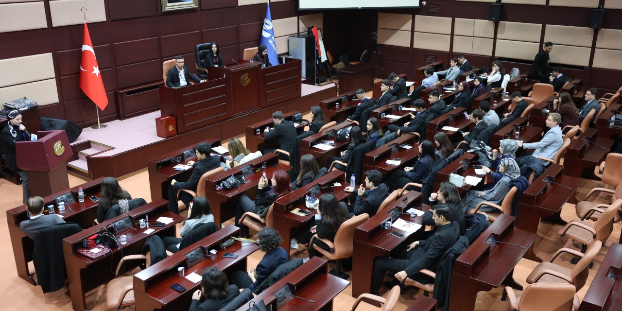 Üniversite öğrencileri TBMM simülasyonu gerçekleştirdi