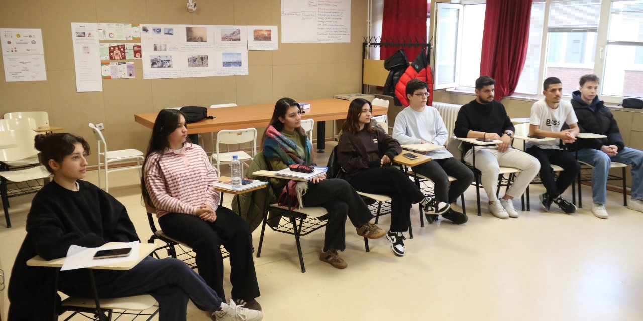 İşitme engelli öğrenciler çalışma hayatına hazırlanıyor