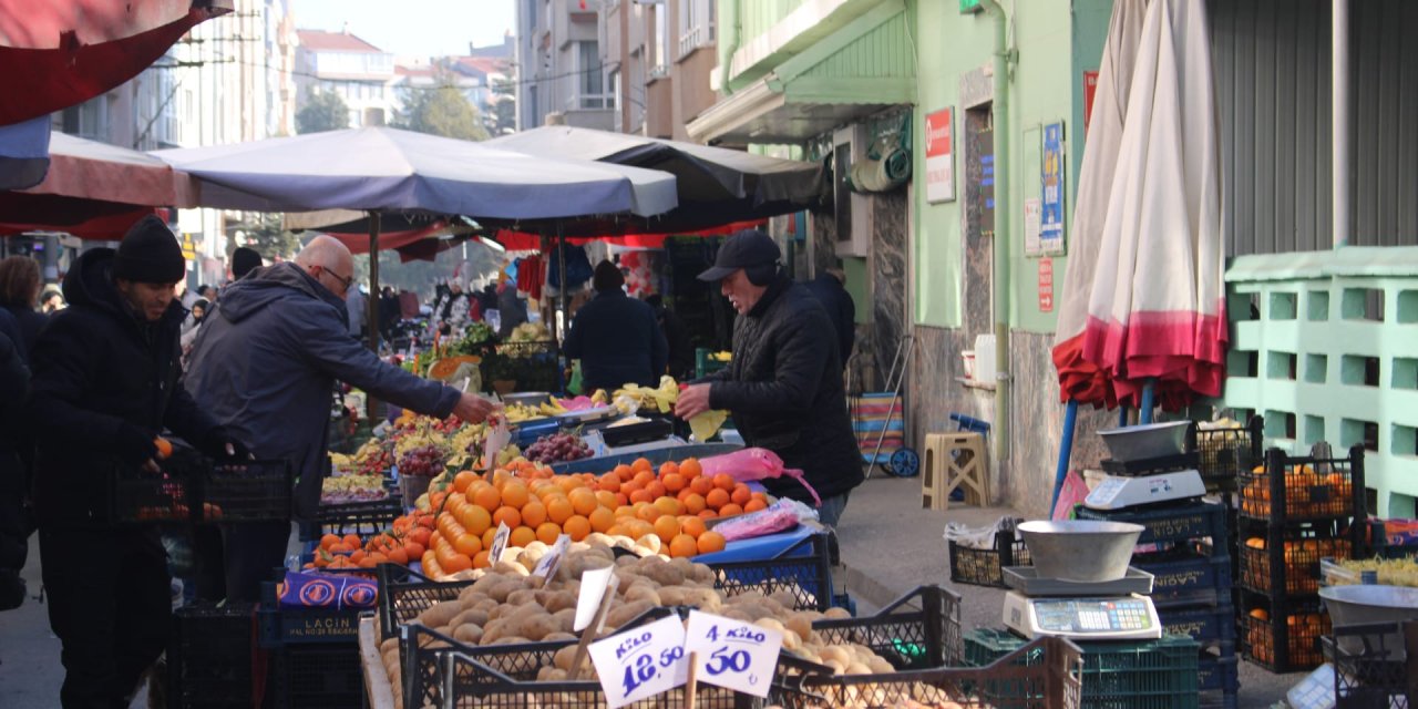 Eskişehir'de pazarcı esnafını kış mevsimi vurdu