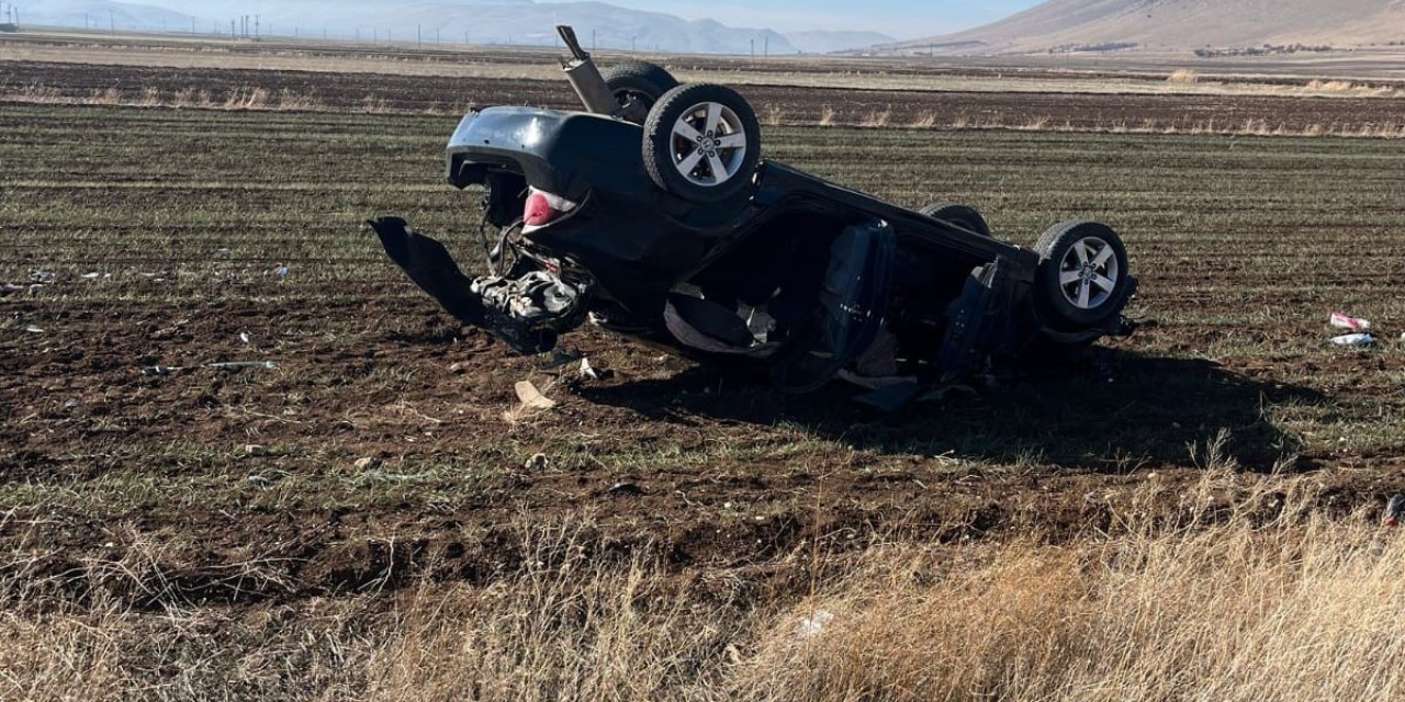 Kontrolden çıkan otomobil şarampole devrildi