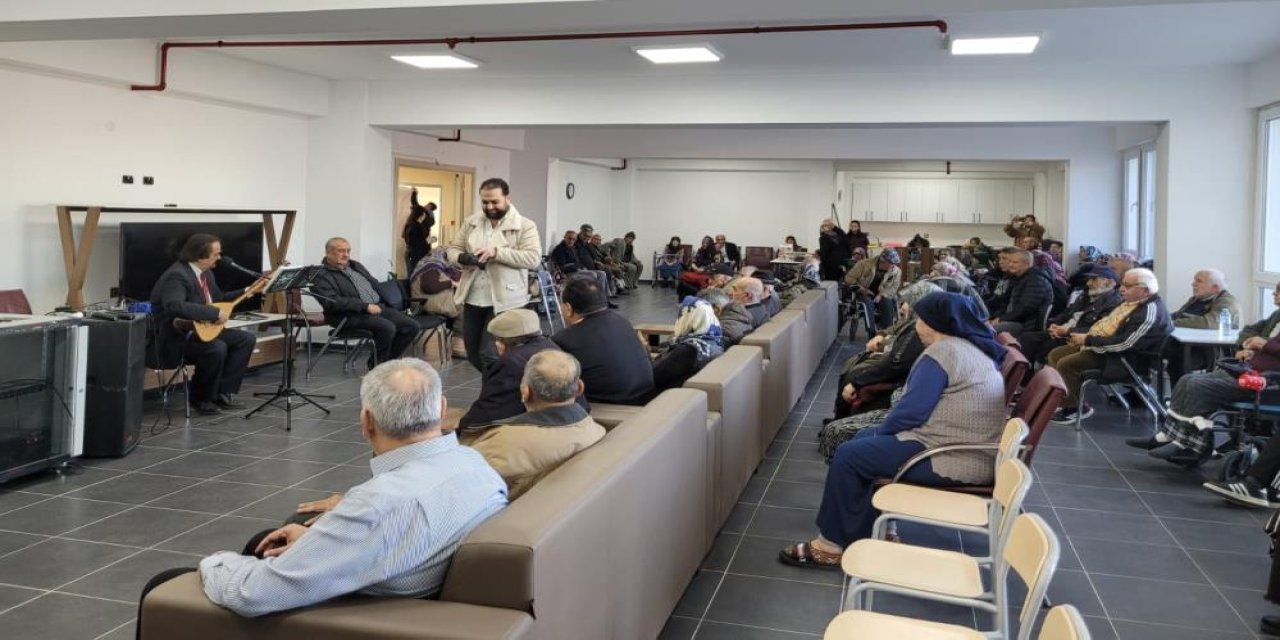 Huzurevinde kalan yaşlılar için etkinlik