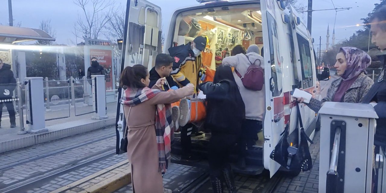 Eskişehir'de liseli kavgasında kan aktı: 1 çocuk yaralı