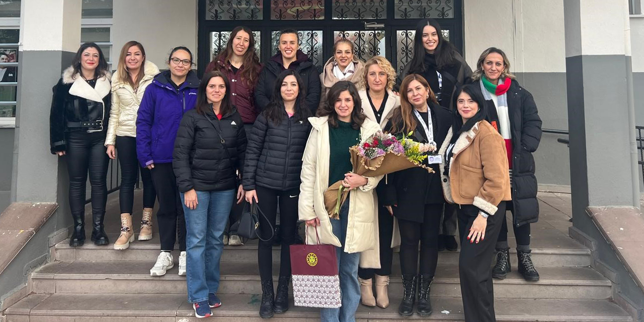 Ünlü oyuncu Eskişehir'de ebeveynlerle bir araya geldi