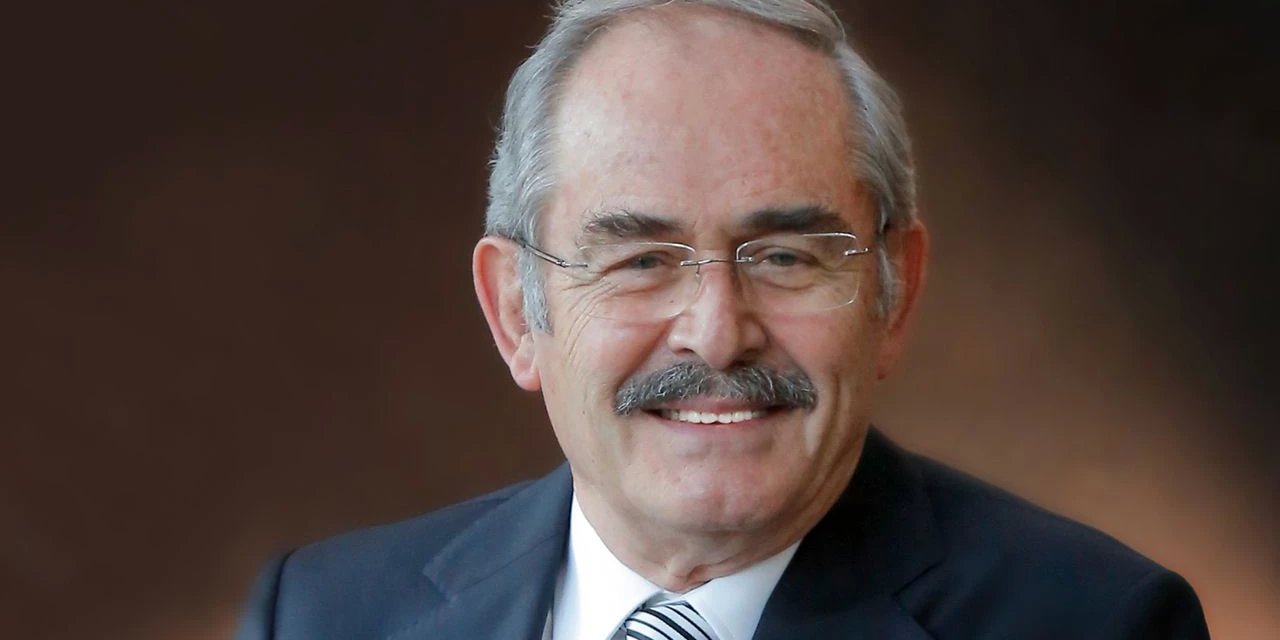 İç savaşlar, sınıfta kalanlar ve tanıdık bir gölge