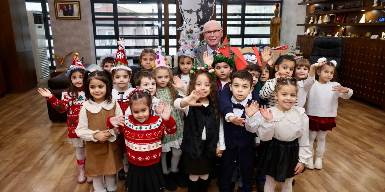 Minik öğrenciler Başkan Kurt’un yeni yılını kutladı