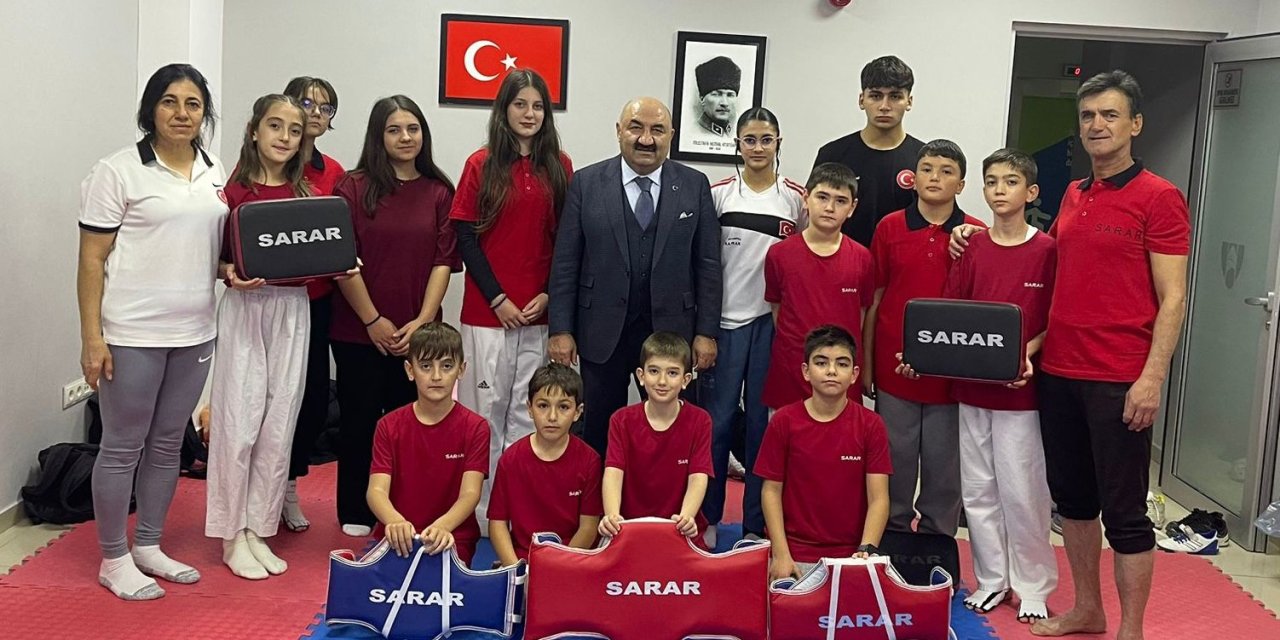 Taekwondoculara moral ziyareti