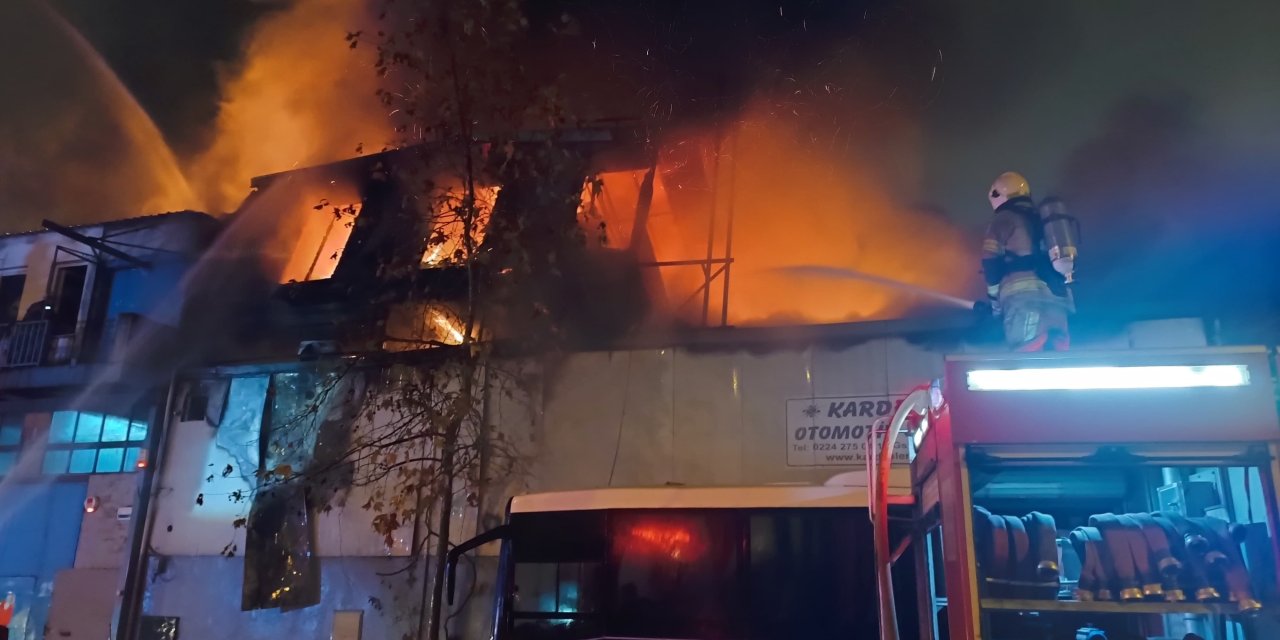 Bursa'da çıkan yangın 4 işletmede maddi hasara yol açtı