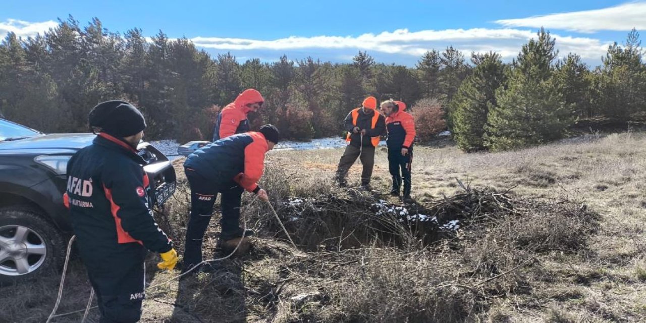 Eskişehir’de 12 metrelik çukura düşen köpeği AFAD ekibi kurtardı