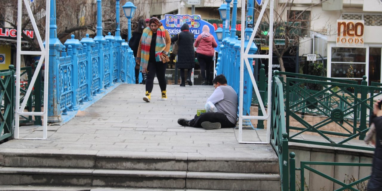 0 derecede sokakta mendil satan çocuk yürekleri sızlattı