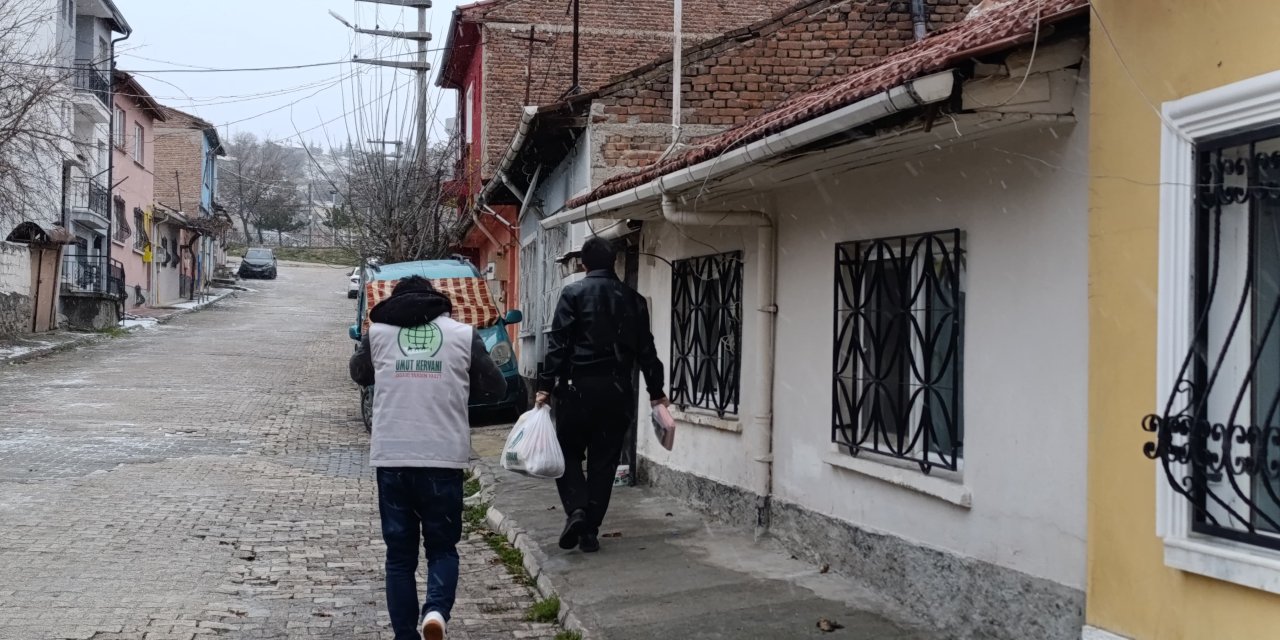 Eskişehir’de ihtiyaç sahiplerinin umudu olmaya devam ediyorlar