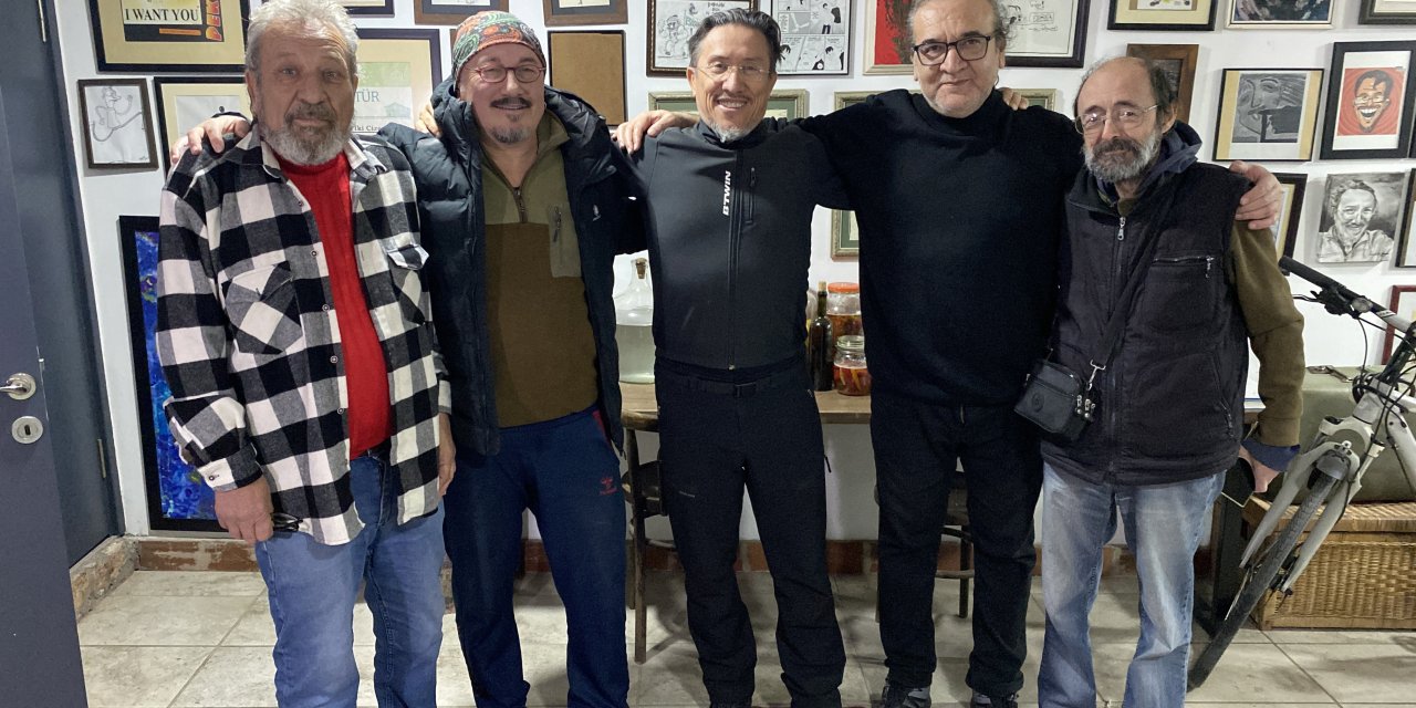 Çizim yeteneklerini birbirlerini güldürmek için kullanıyorlar