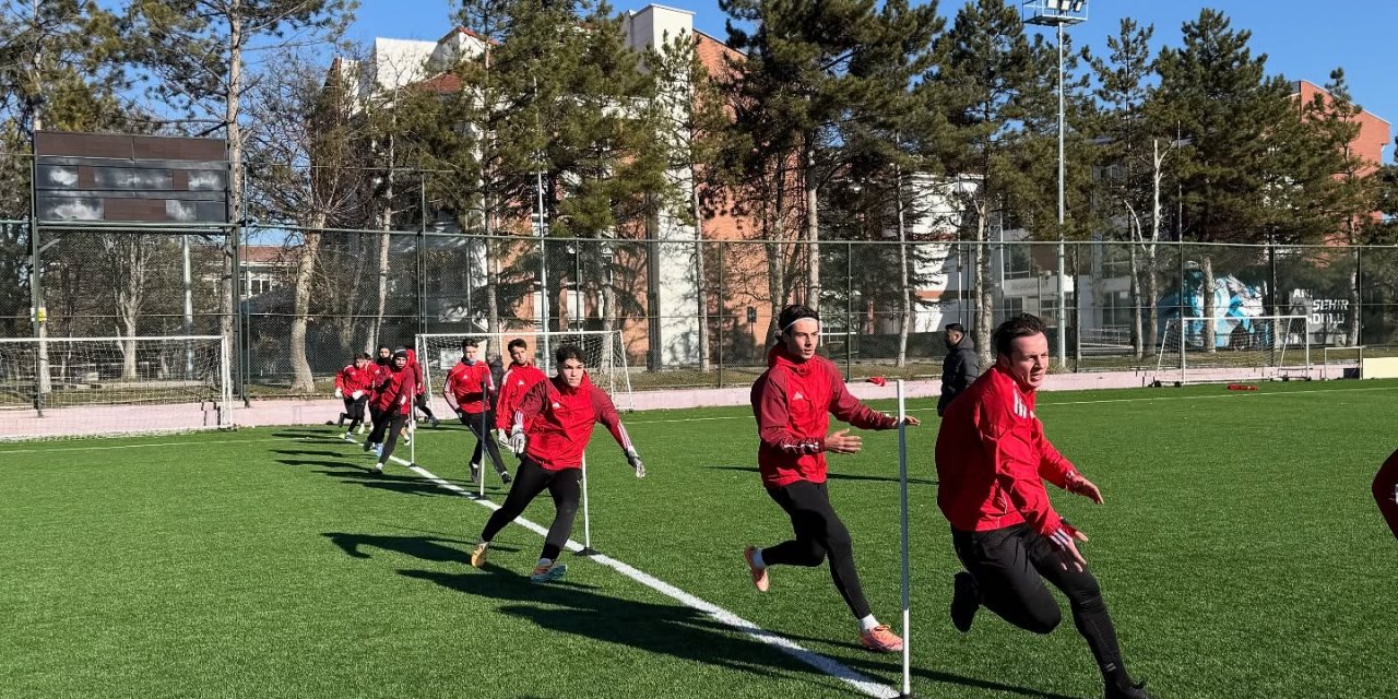 Şahinler Antalya’da kanat açıyor