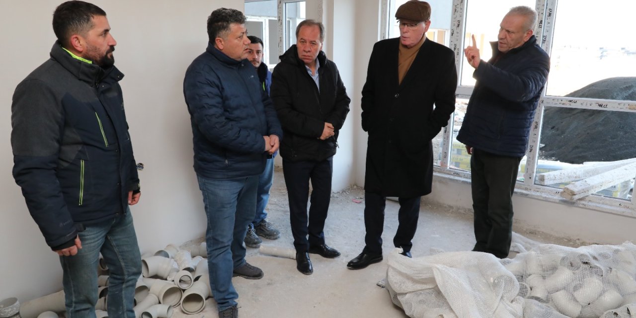 Başkan Kurt Alzheimer Merkezi inşaatında incelemelerde bulundu