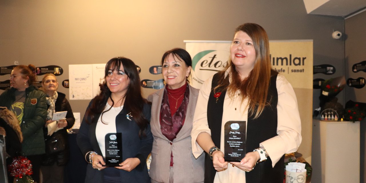 "Şiir yaşamın tam ortasında durandır"