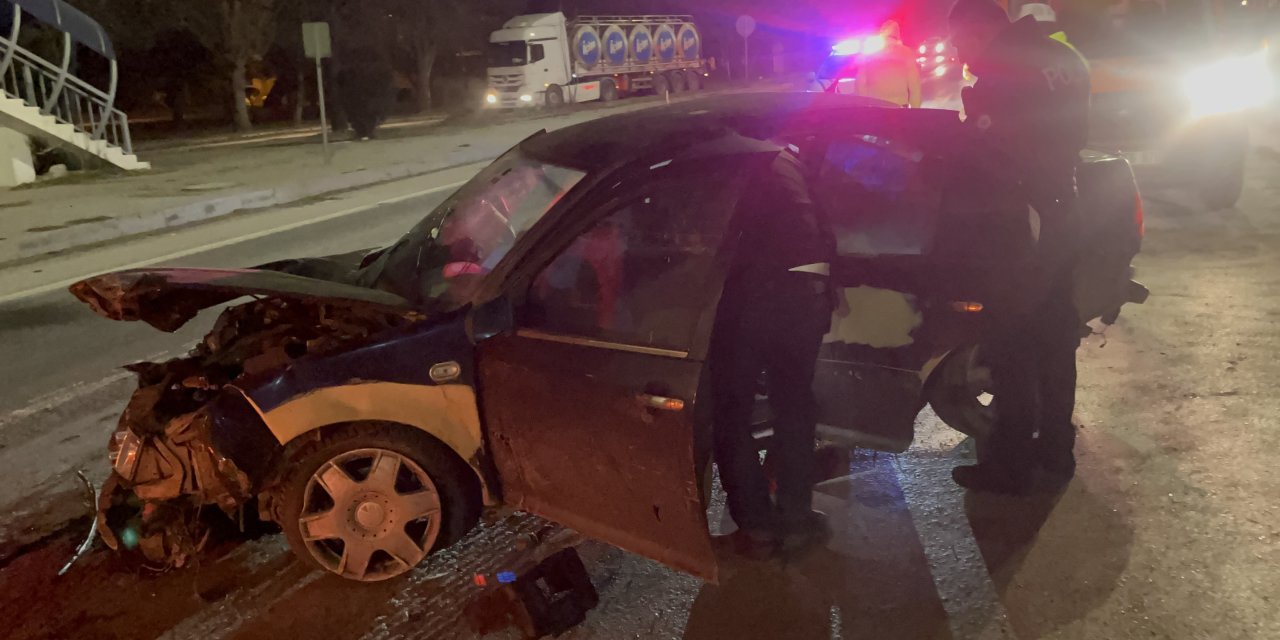 Eskişehir’de ehliyetsiz sürücüden feci kaza: 1’i ağır 2 yaralı