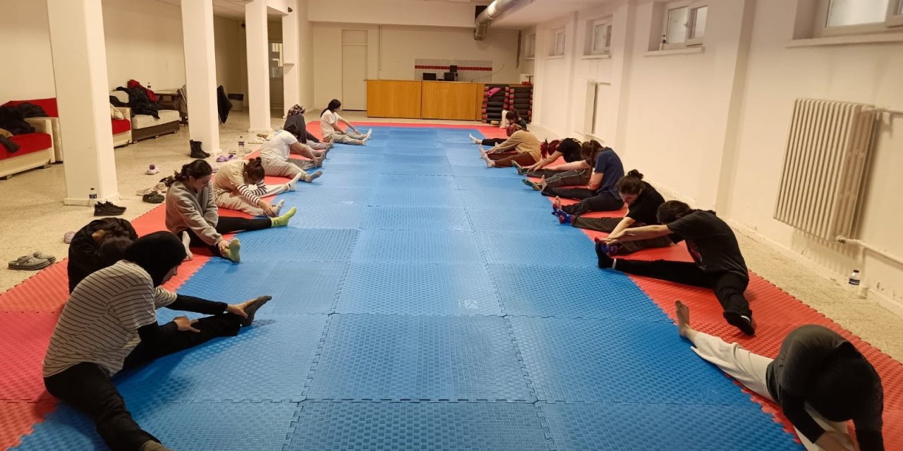 Eskişehir'de yurtta kalan öğrencilere taekwondo kursu