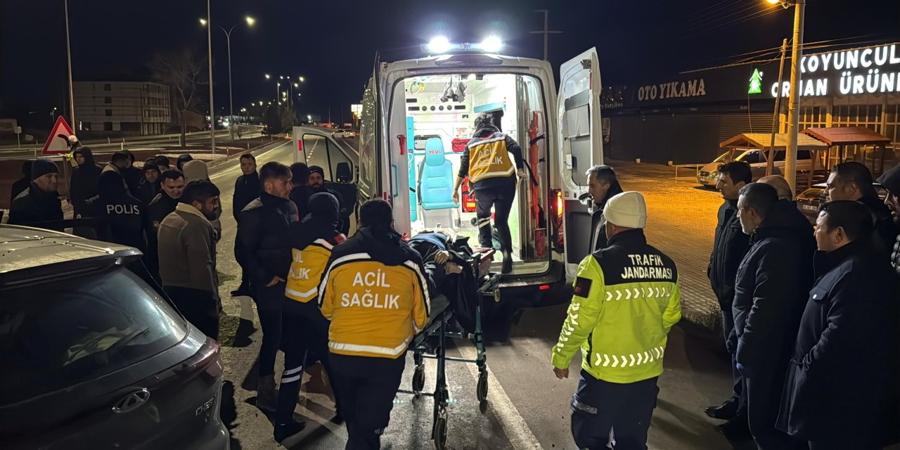 Afyonkarahisar'da tır ile otomobil birbirine girdi: 7 yaralı